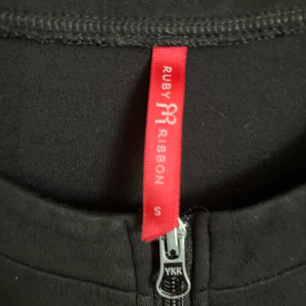 Women’s Ruby Ribbon zip up - Picture 2 of 3
